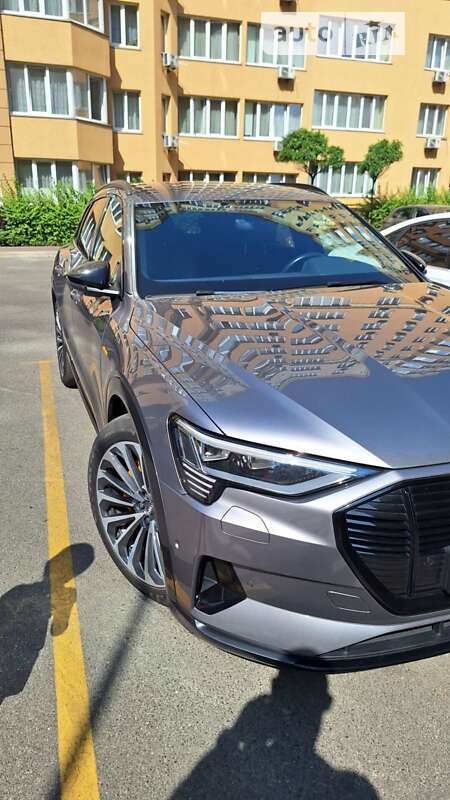 Audi E-tron (2019)