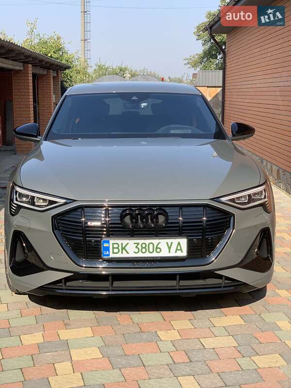 Audi E-tron (2022)