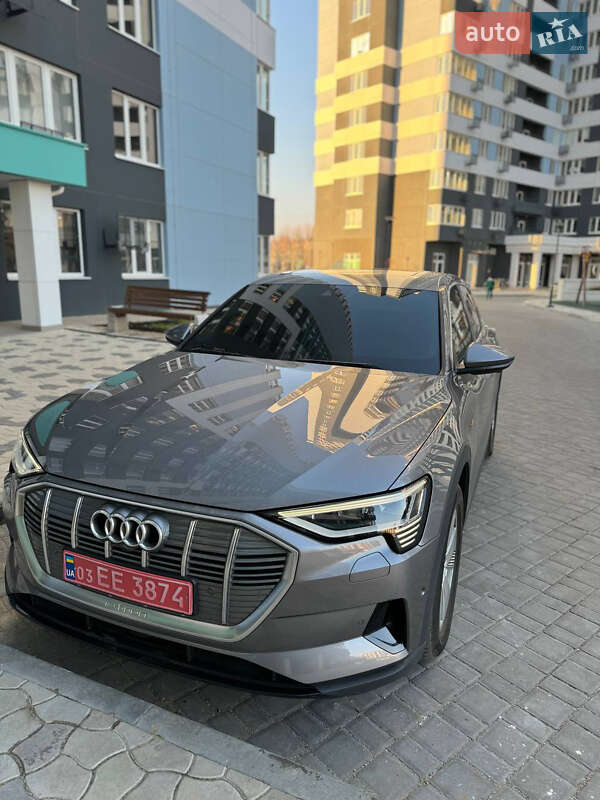 Audi E-tron (2019)