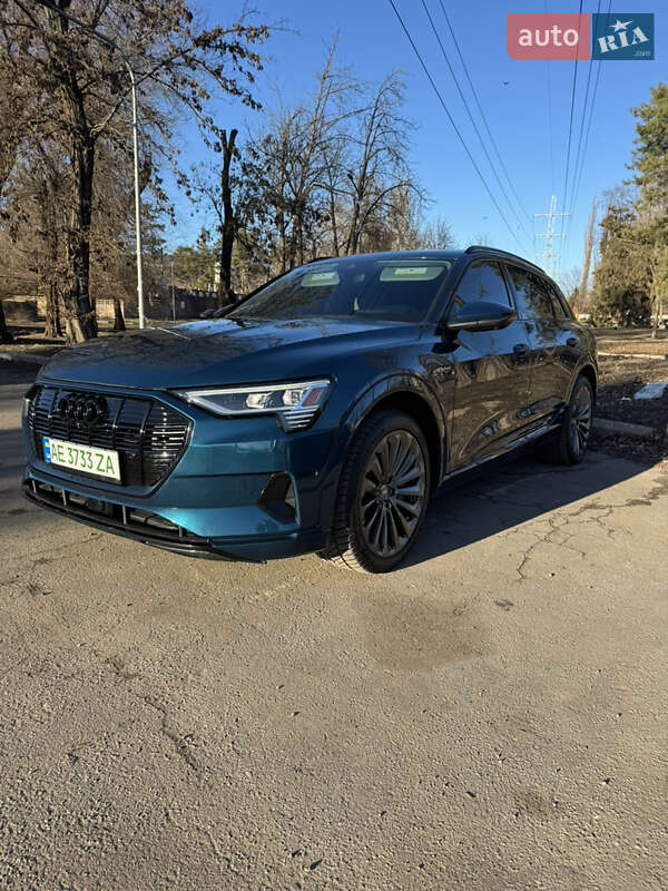 Audi E-tron (2019)