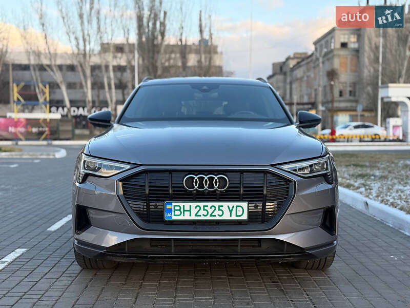 Audi E-tron (2019)