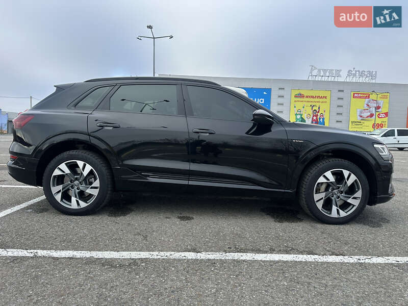 Audi E-tron (2019)