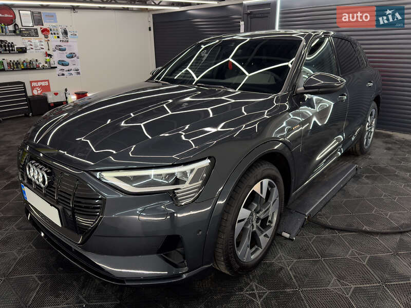 Audi E-tron (2019)
