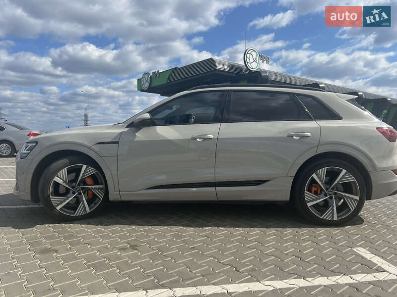 Audi E-tron (2022)