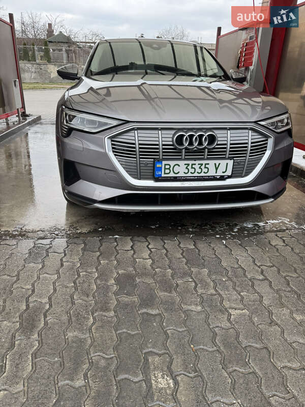 Audi E-tron (2018)