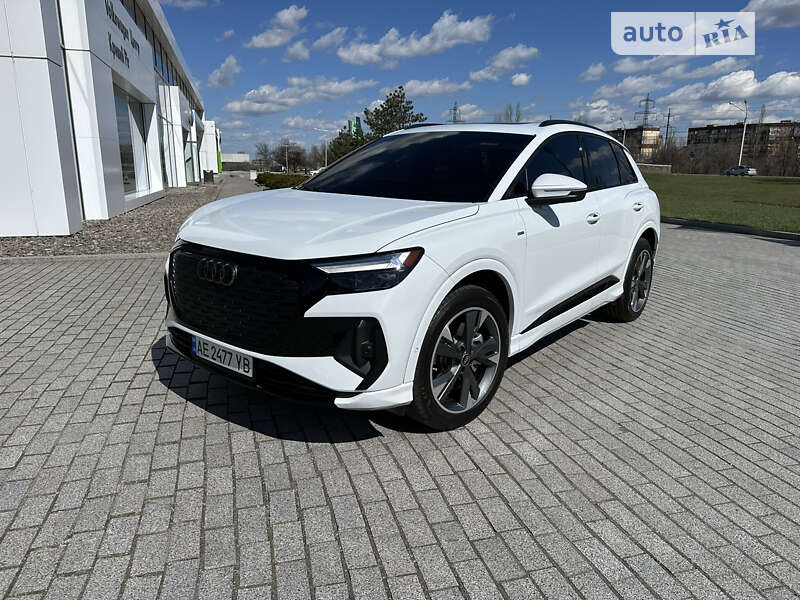 Audi Q4 e-tron (2023)