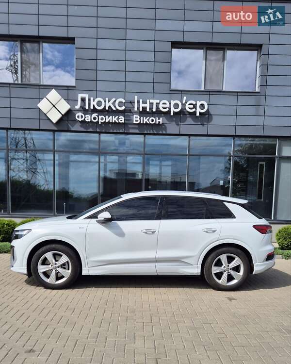 Audi Q4 e-tron (2023)