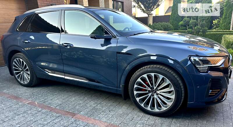 Audi Q8 e-tron (2023)