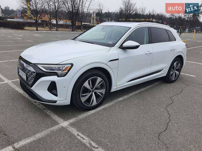 Audi Q8 e-tron (2023)