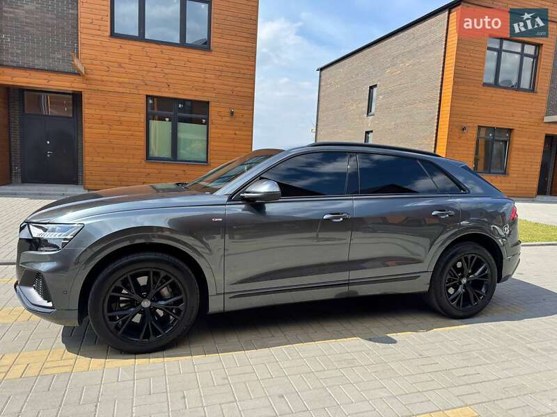Audi Q8 (2021)