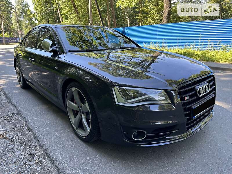 Audi S8 (2013)