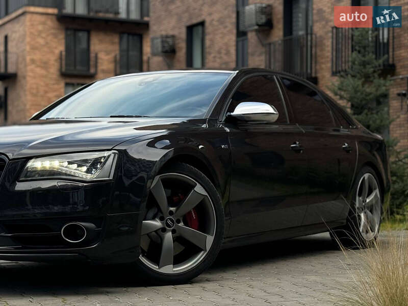 Audi S8 (2013)