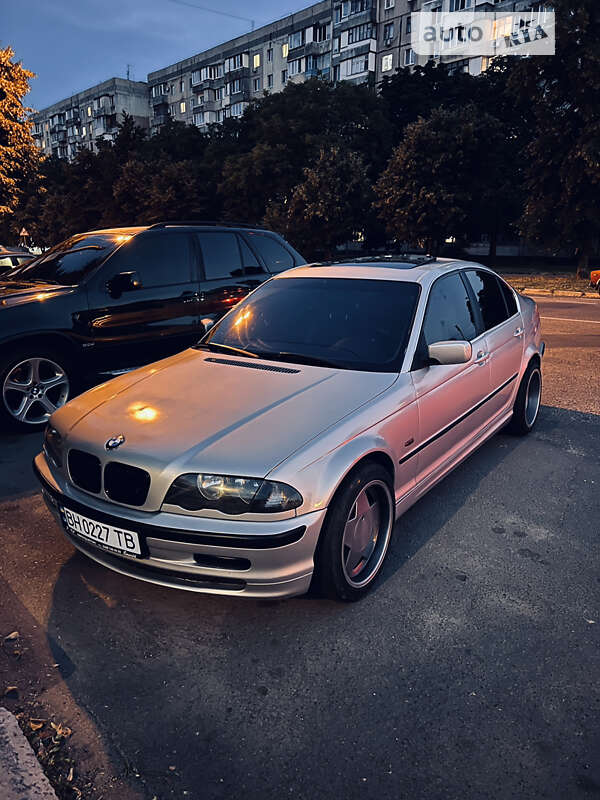 Bmw 323i (1999)