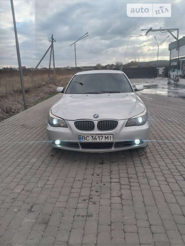 Bmw 520i (2004)