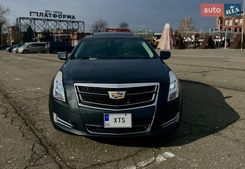 Cadillac Xts (2013)