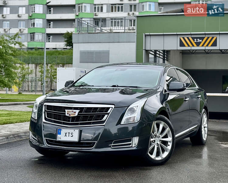 Cadillac Xts (2013)