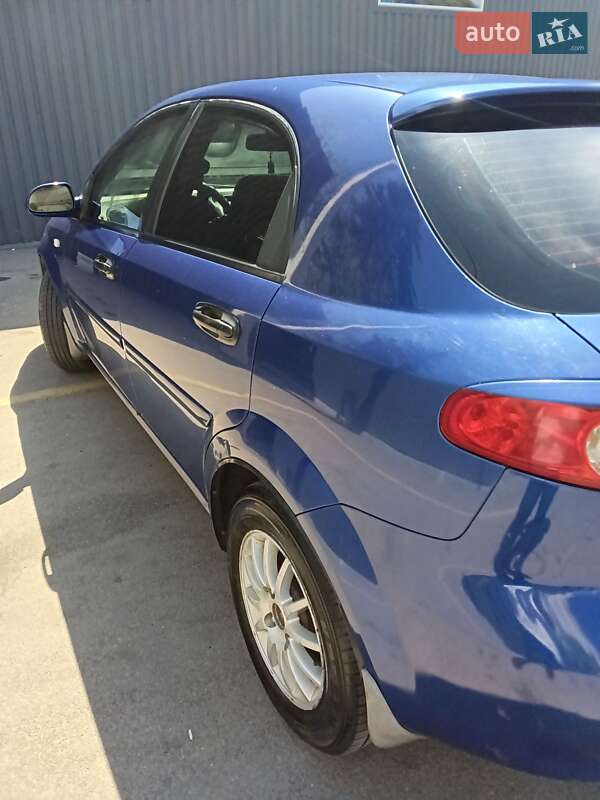 Chevrolet Lacetti (2005)