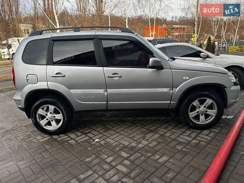 Chevrolet Niva (2013)