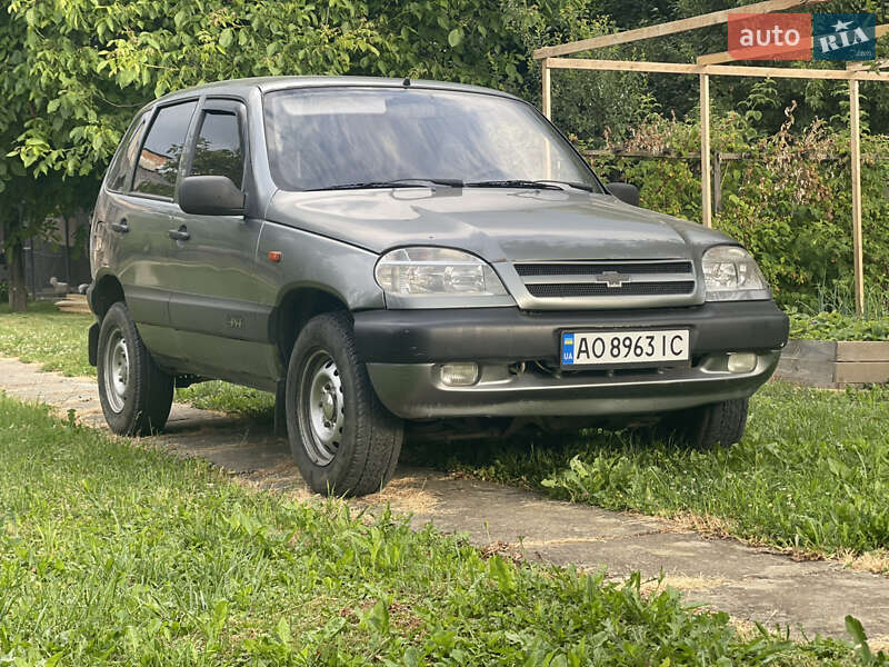 Chevrolet Niva (2006)