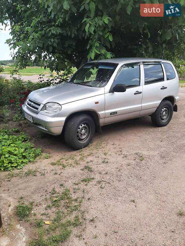 Chevrolet Niva (2008)