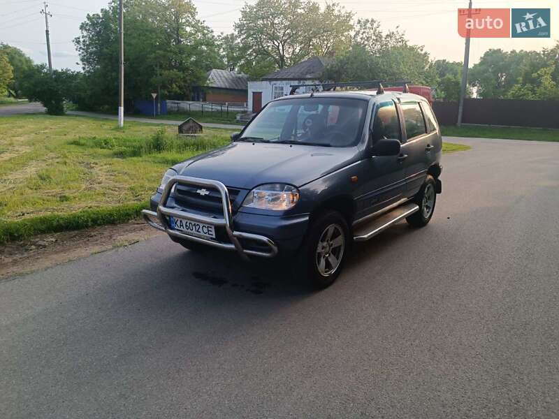 Chevrolet Niva (2008)