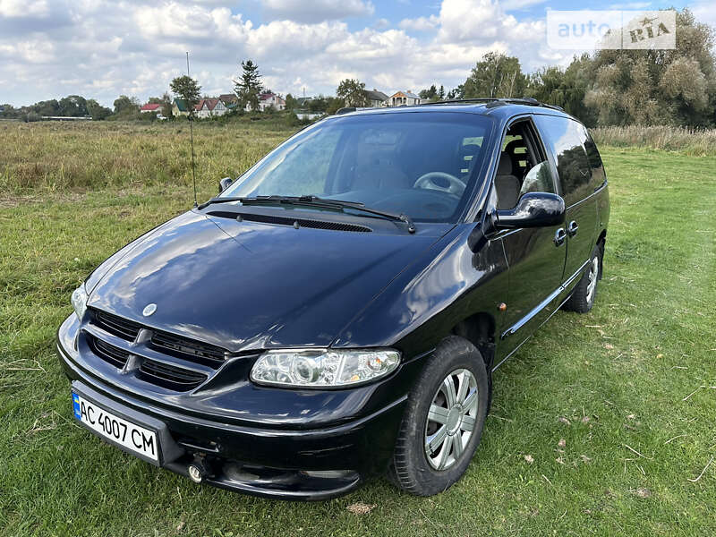 Dodge Ram van (1999)