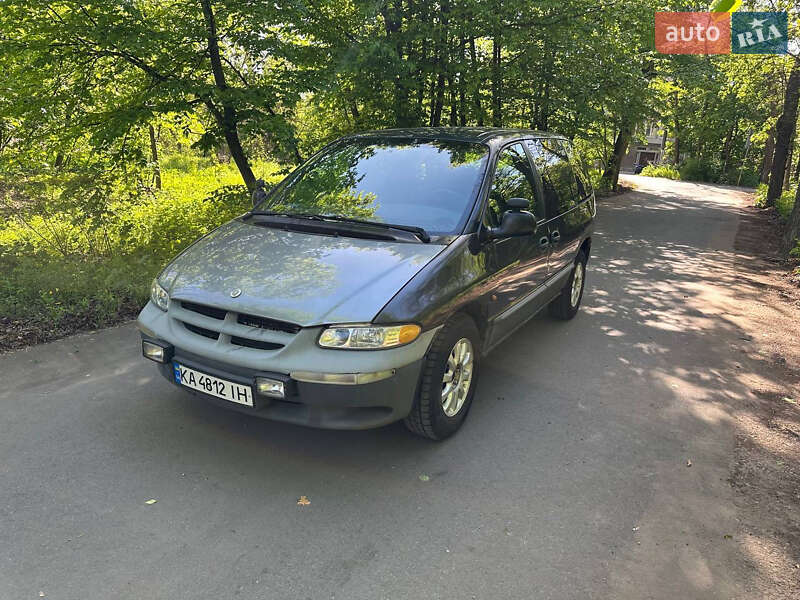 Dodge Ram van (1999)