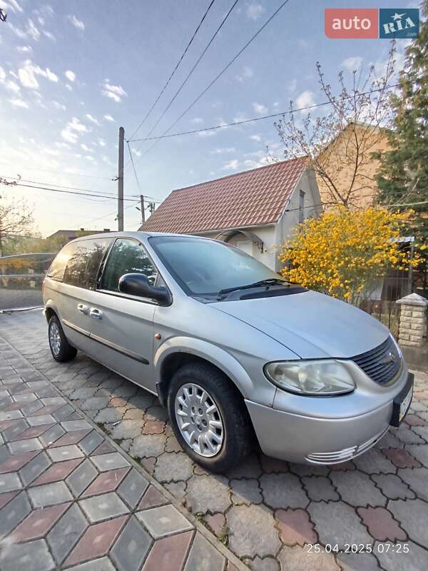 Dodge Ram van (2003)