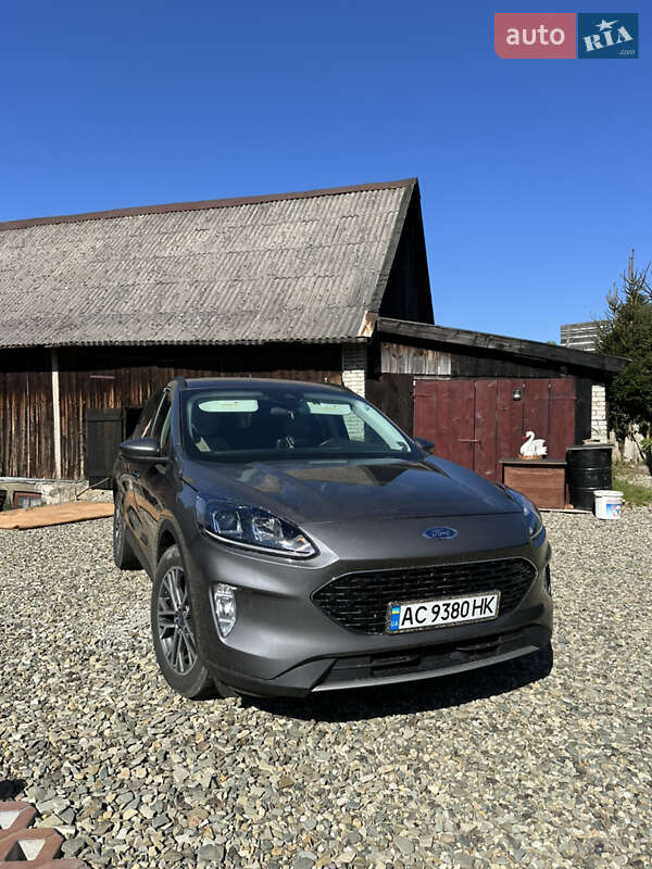 Ford Escape hybrid (2021)