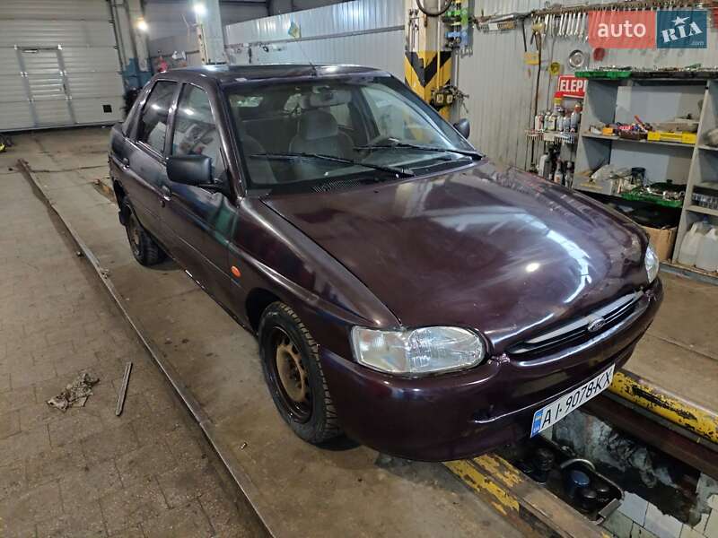 Ford Escort (1995)