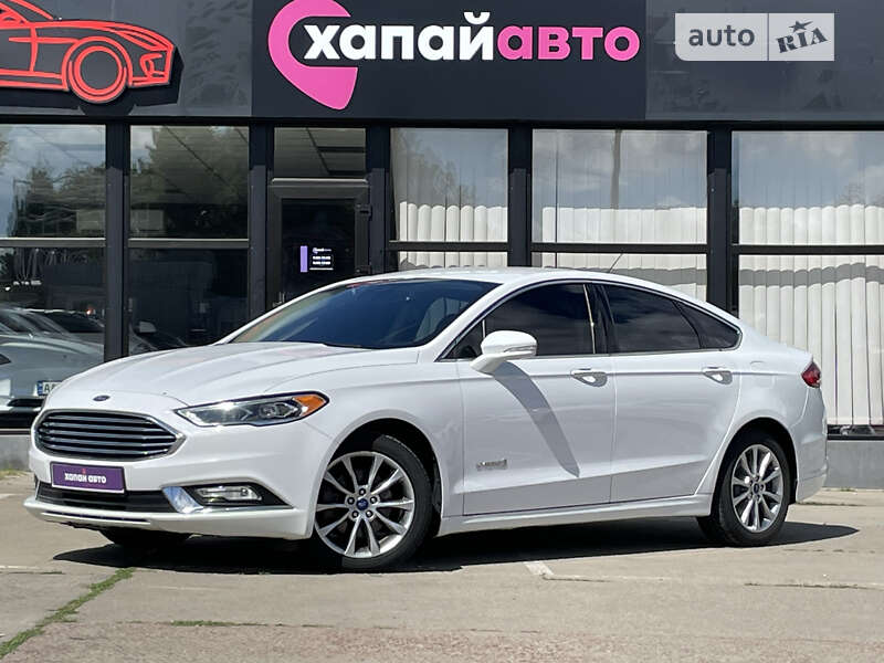 Ford Fusion hybrid (2017)
