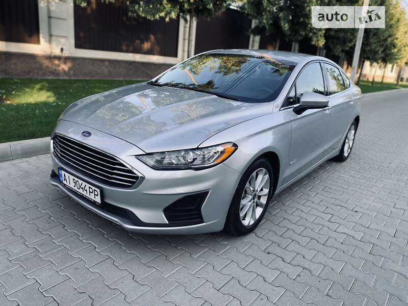 Ford Fusion hybrid (2019)