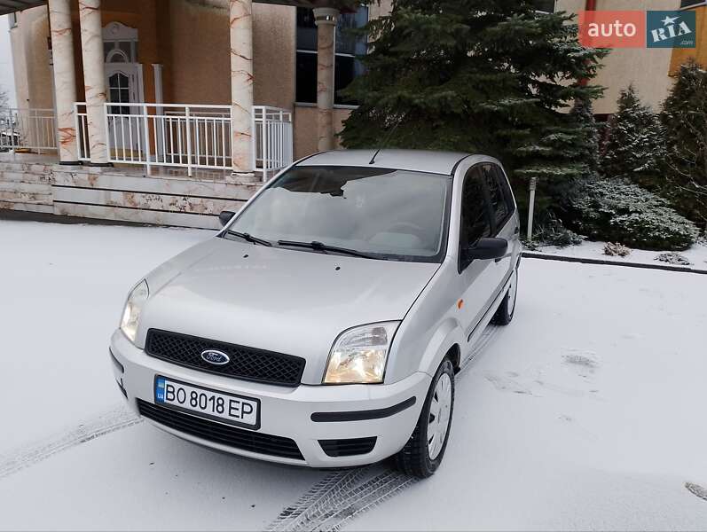 Ford Fusion (2004)
