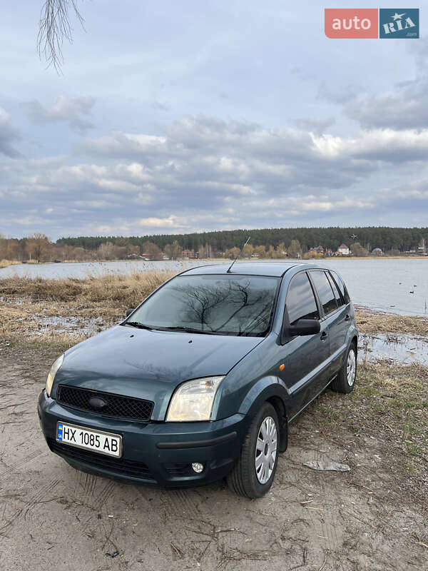 Ford Fusion (2003)