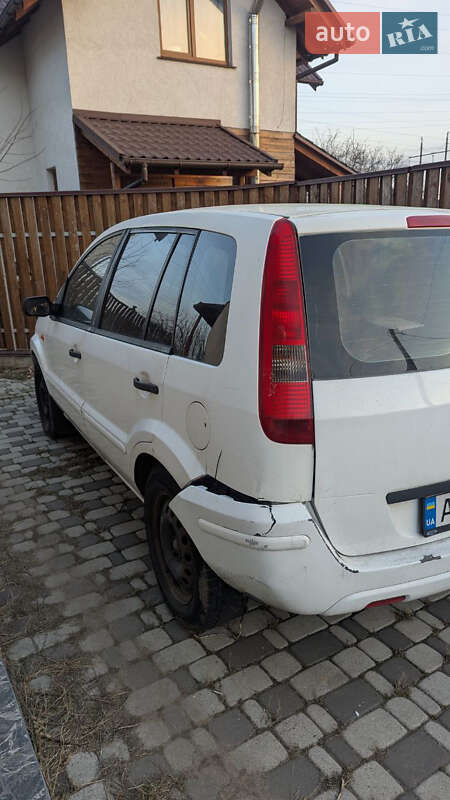 Ford Fusion (2004)