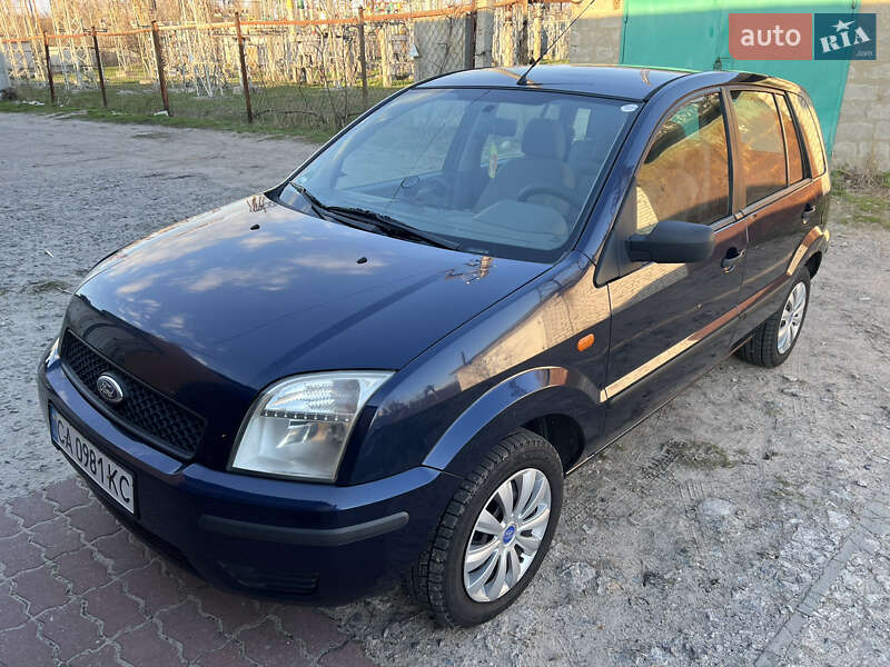Ford Fusion (2004)