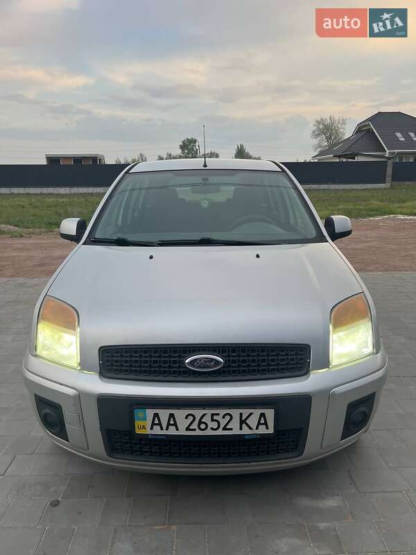 Ford Fusion (2010)