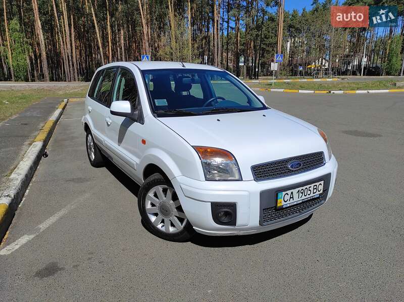 Ford Fusion (2010)
