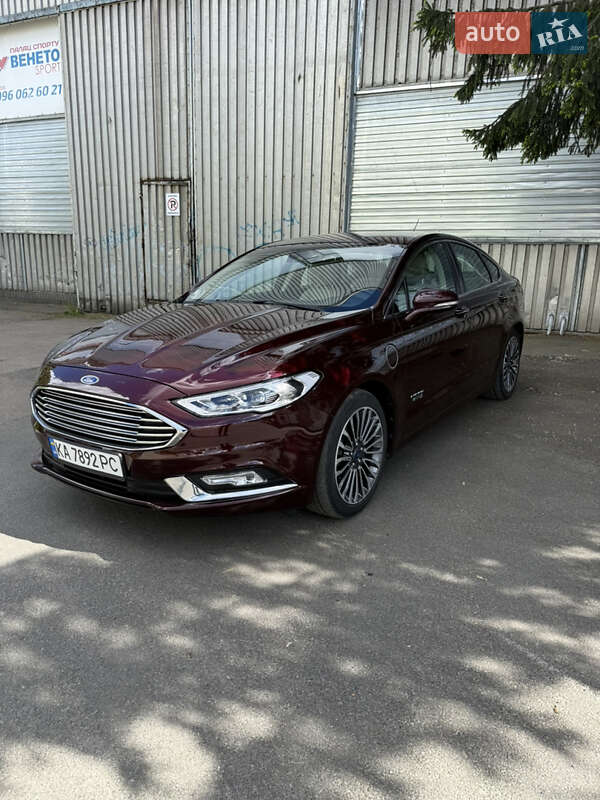 Ford Fusion (2016)