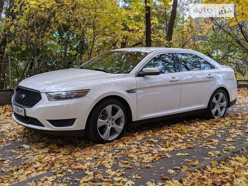 Ford Taurus (2016)