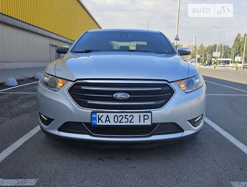 Ford Taurus (2017)