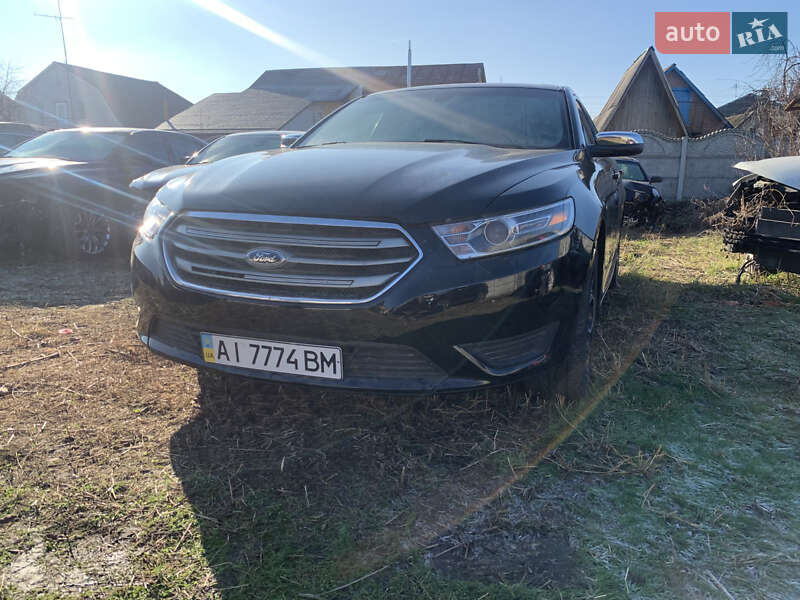 Ford Taurus (2016)