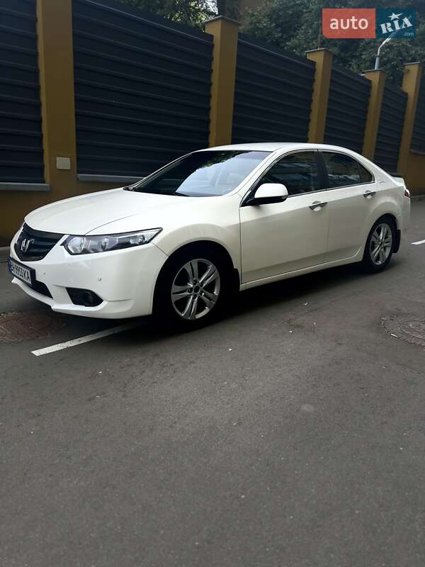 Honda Accord (2011)