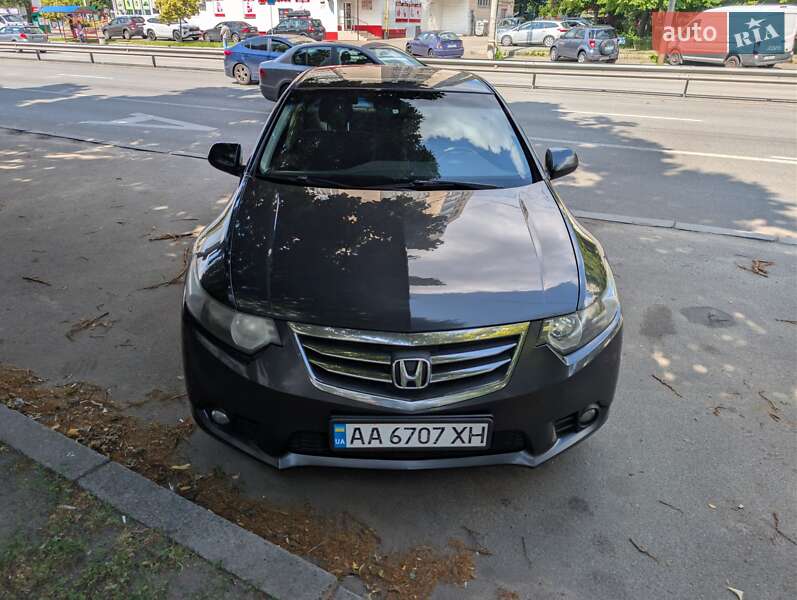 Honda Accord (2011)