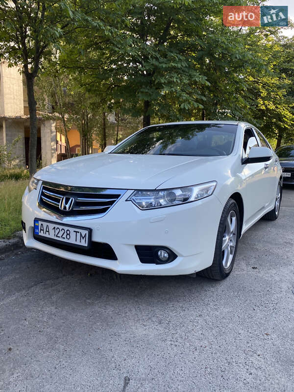 Honda Accord (2011)
