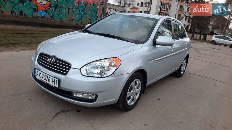 Hyundai Accent (2010)