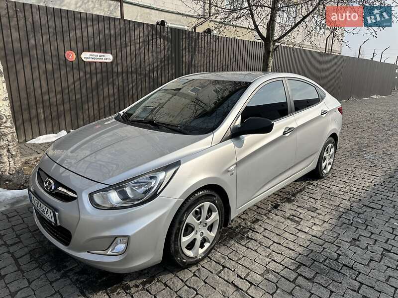Hyundai Accent (2013)
