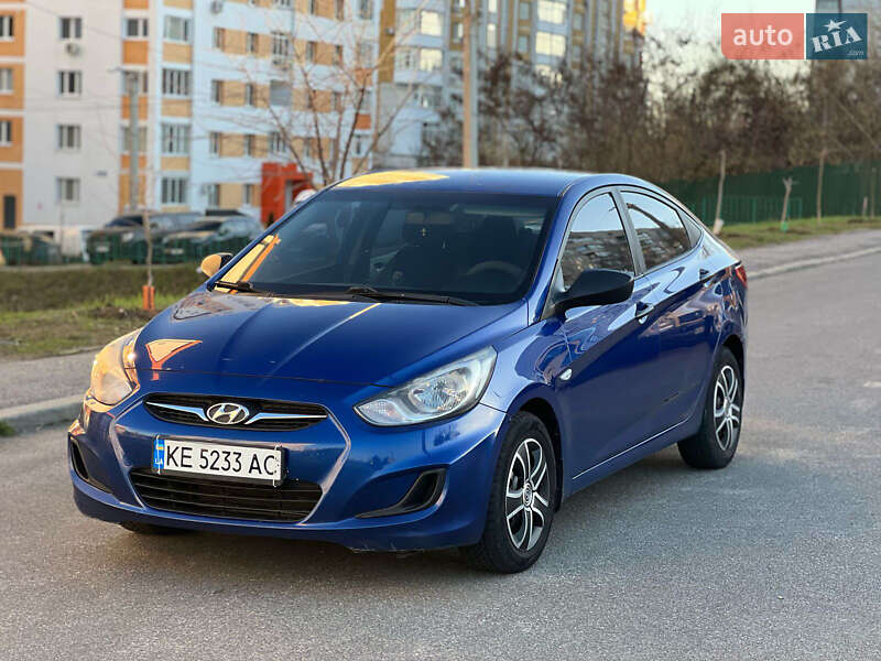 Hyundai Accent (2011)