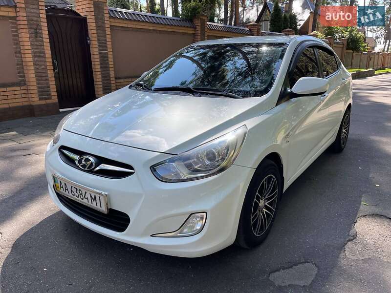Hyundai Accent (2012)