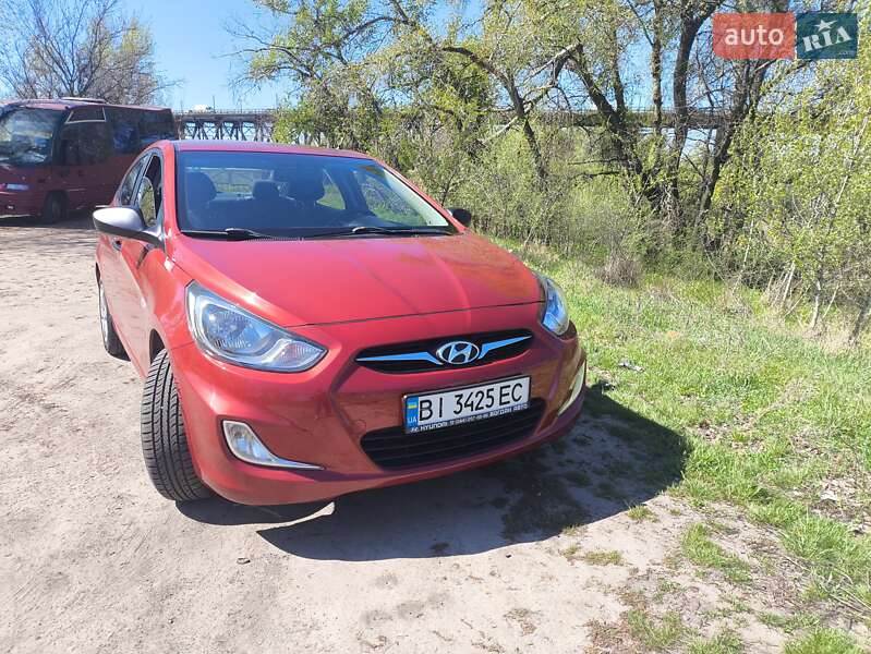 Hyundai Accent (2012)